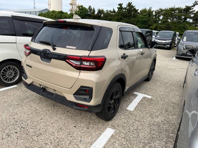 ������ �� ����� � ������ Toyota Raize 2023 ����